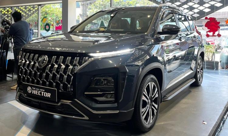 2026 MG Hector Prices, Variant-Wise Features Explained अपडेटेड हेक्टर 5 ट्रिम लेवल में बेची जाती है - स्टाइल, सेलेक्ट प्रो, स्मार्ट प्रो, शार्प प्रो, सैवी प्रो आदि.