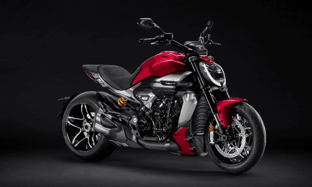 Ducati XDiavel V4 Launched In India At Rs 30.89 Lakh एक्सडियावेल V4 और डियावेल रेंज में एक क्रूज़र के रूप में आती है और इसे मानक मॉडल के साथ बेचा जाएगा.