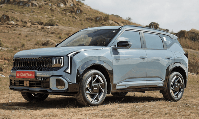 2026 किआ सेल्टॉस भारत में रु.10.99 लाख में हुई लॉन्च तीन इंजन विकल्पों के साथ 10 वेरिएंट में उपलब्ध, दूसरी पीढ़ी की किआ सेल्टॉस आखिरकार भारत में बिक्री के लिए उपलब्ध हो गई है.