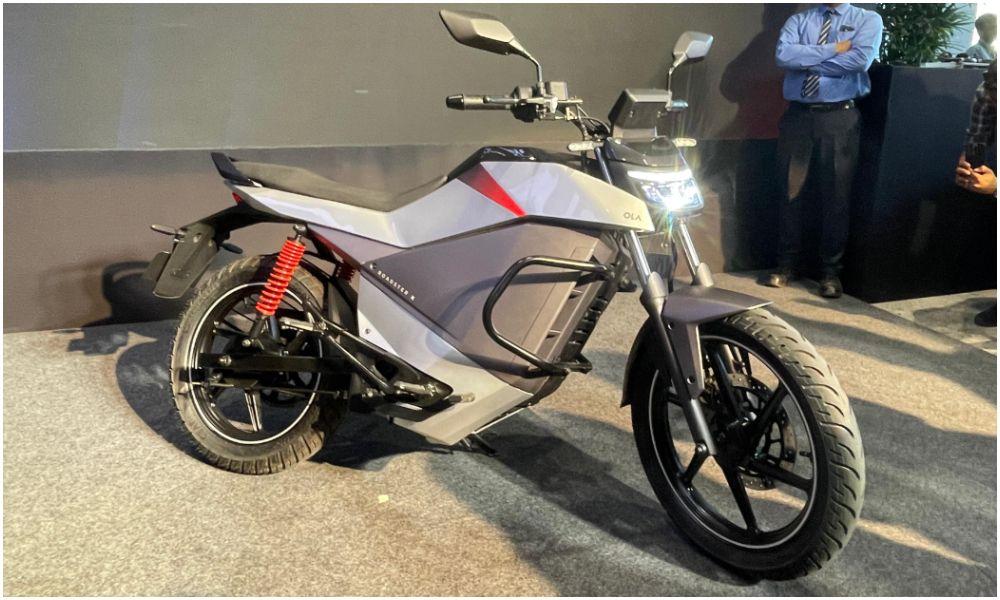 Ola Roadster X Electric Motorcycle Deliveries Slated To Begin Mid-March 2025; 9.1 kWh Roadster X+ Debuts ओला इलेक्ट्रिक की पहली मोटरसाइकिल का सबसे महंगे वैरिएंट कंपनी की अपनी 4680-फॉर्मेट सेल का उपयोग करेगी, और इसकी IDC रेंज सिर्फ 500 किलोमीटर से अधिक होगी.