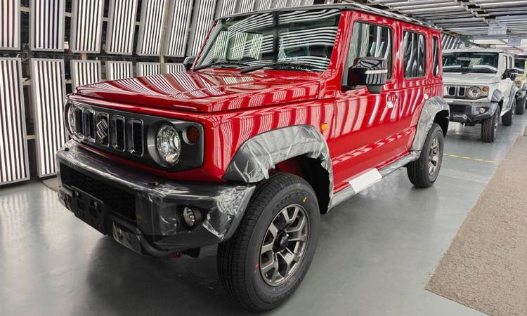 Maruti Suzuki Jimny Amasses 50,000 Bookings In Japan Within Four Days; Bookings Temporarily Halted जापान में लॉन्च होने के चार दिनों के भीतर, सुजुकी को पांच दरवाजों वाली जिम्नी के ऑर्डर रोकने के लिए मजबूर होना पड़ा,