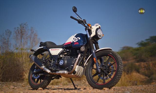 रॉयल एनफील्ड स्क्रैम 440 की बिक्री फिर हुई शुरू, बुकिंग भी खुली रॉयल एनफील्ड ने स्क्रैम 440 मोटरसाइकिल की बिक्री इसकी लॉन्चिंग के तुरंत बाद ही शुरू हुई समस्याओं के कारण रोक दी थी.