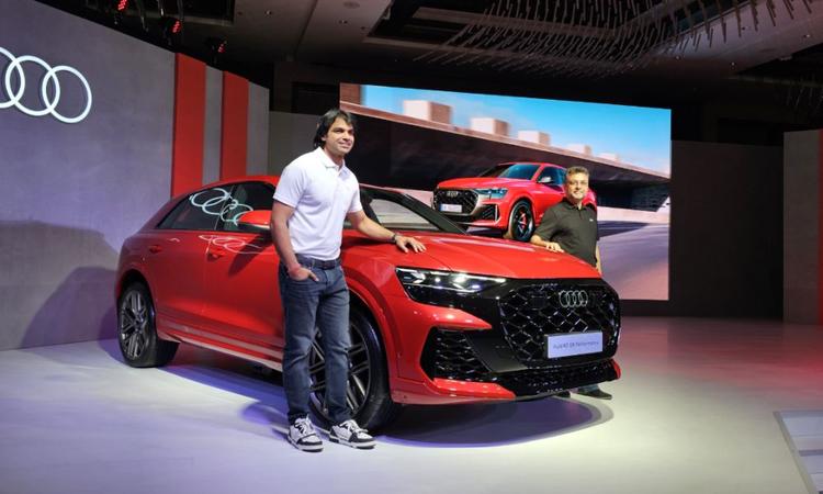 2025 Audi RS Q8 Performance Launched In India At Rs 2.49 Crore अपडेट के साथ, एसयूवी में कुछ छोटे कॉस्मेटिक बदलाव किए गए हैं, और अब यह मौजूदा मॉडल की तुलना में अधिक ताकत बनाती है.