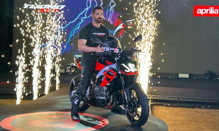 Aprilia Tuono 457 Launched In India At Rs 3.95 Lakh Tuono 457 के लॉन्च के साथ अप्रिलिया के 457 परिवार का भारत में आखिरकार विस्तार हो गया है.