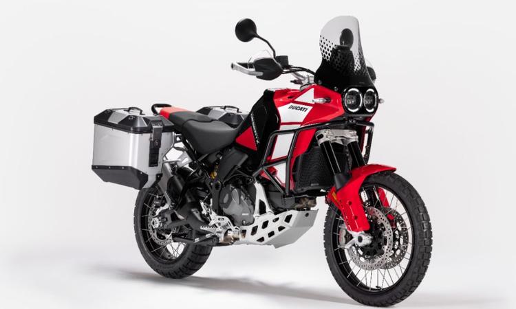 Ducati DesertX Discovery Variant Launched In India At Rs 21.78 Lakh डुकाटी ने मोटरसाइकिल को अधिक साहसिक और ऑफ-रोड के लिए तैयार करने के लिए नए फीचर्स और उपकरणों के साथ पेश किया गया है.