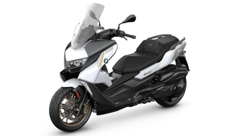 GST 2.0 Effect: BMW C 400 GT Gets Rs 92,000 Price Cut, Now Priced At Rs 10.83 Lakh C 400 GT 350 सीसी इंजन पर चलती है, जो कम GST ब्रैकेट के लिए अर्हता प्राप्त करने के लिए पर्याप्त है.