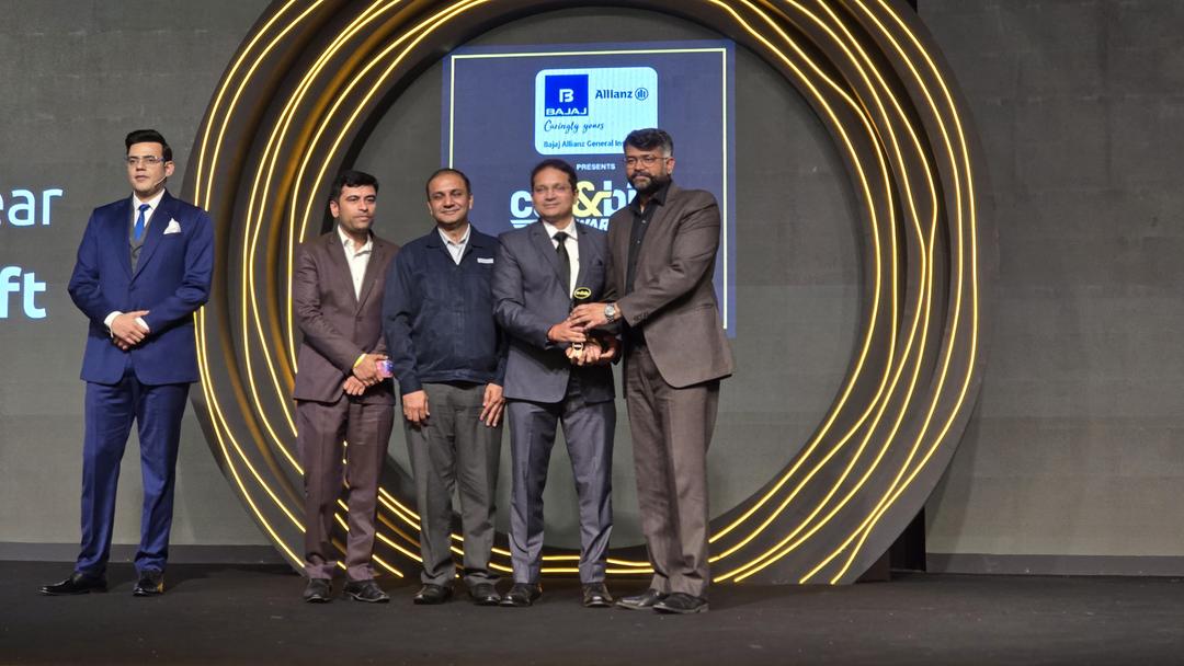 car&bike Awards 2025: Maruti Suzuki Swift Wins Urban Car Of The Year Award चौथी पीढ़ी की स्विफ्ट का मुकाबला इस सेग्मेंट में टोयोटा अर्बन क्रूजर टैज़र से था.