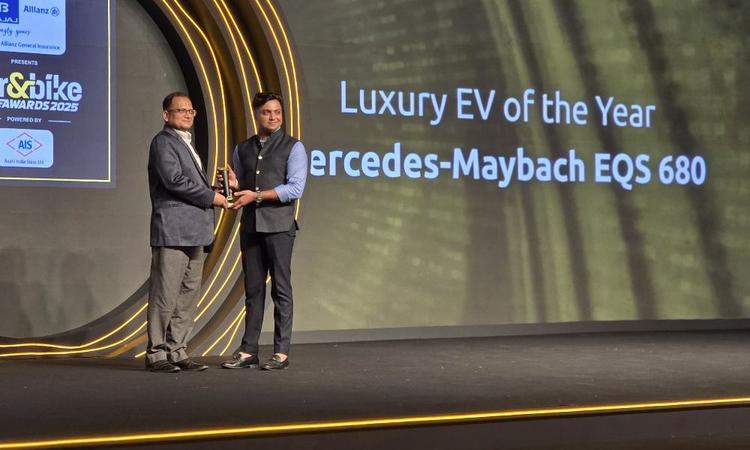 car&bike Awards 2025: Mercedes-Maybach EQS SUV Wins Luxury EV Of The Year Title  कार एंड बाइक इलेक्ट्रिक कार ऑफ द ईयर 2025 के लिए बीएमडब्ल्यू i5, पोर्शे मकान ईवी आदि नॉमिनेटेड थे.