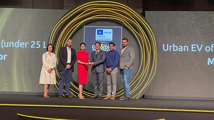 car&bike Awards 2025: MG Windsor EV Is The Urban EV Of The Year विंडसर ईवी ने टाटा कर्व ईवी और पंच ईवी को हराकर यह पुरस्कार जीता