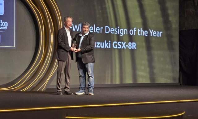 कार एंड बाइक अवॉर्ड्स 2025: सुजुकी GSX-8R ने जीता 'बाइक डिजाइन ऑफ द ईयर' का खिताब 'बाइक डिजाइन ऑफ द ईयर' का खिताब जीतना कोई आसान उपलब्धि नहीं है, लेकिन इस साल, GSX-8R उन सभी दोपहिया वाहनों में सबसे अलग रहा, जिनका मूल्यांकन जूरी द्वारा किया गया.