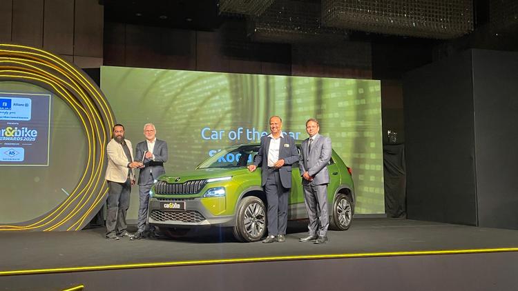 car&bike Awards 2025: Skoda Kylaq Subcompact SUV Wins The Overall Car Of The Year Title सबकॉम्पैक्ट एसयूवी सेगमेंट में स्कोडा की हालिया प्रविष्टि ने महिंद्रा थार रॉक्स, एमजी विंडसर, सिट्रोन बसॉल्ट और BYD सील जैसी कारों को पछाड़कर खिताब जीत लिया.