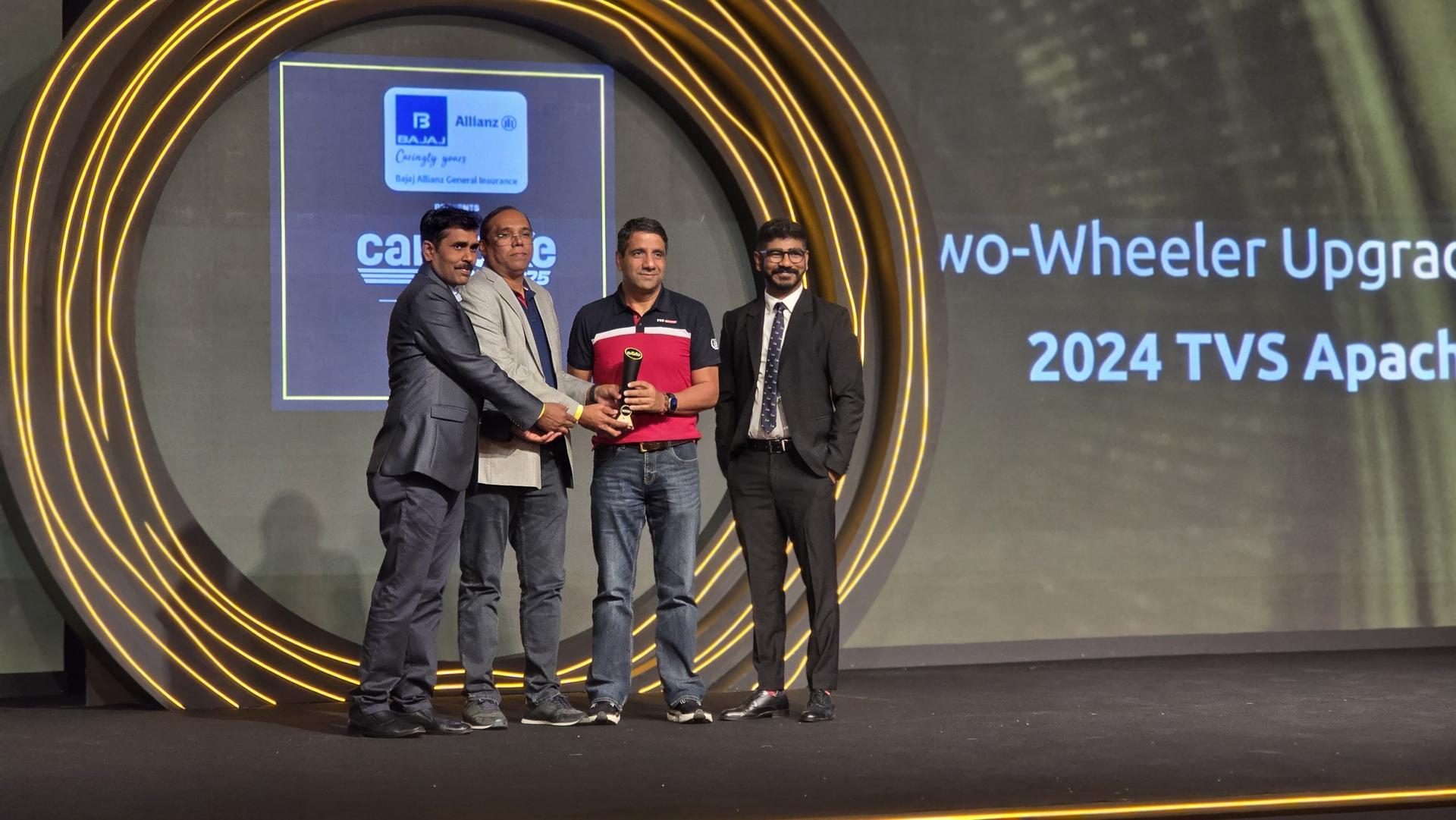 कार एंड बाइक अवॉर्ड्स 2025: टीवीएस अपाचे RR 310 ने जीता अपग्रेड ऑफ द ईयर अवॉर्ड प्रतिद्वंद्वियों के बीच कड़ी टक्कर में, 2024 टीवीएस अपाचे आरआर 310 ने इस साल के कार एंड बाइक अवॉर्ड्स में अपग्रेड ऑफ द ईयर अवार्ड जीता है.