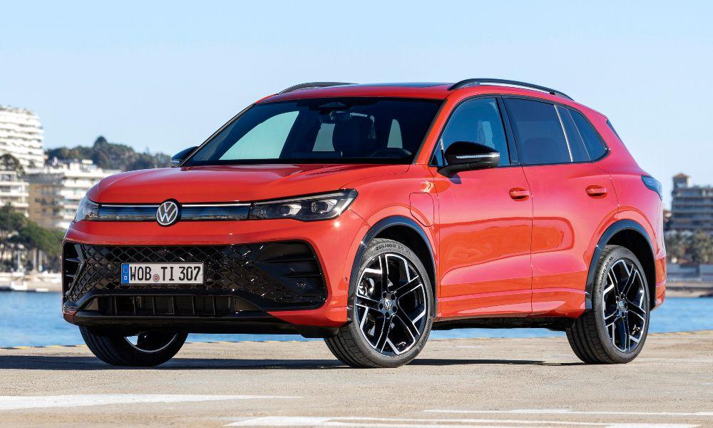 Volkswagen Tiguan R-Line India Launch On April 14 नई पीढ़ी की फोक्सवैगन टिगुआन को भारत में पूर्ण आयात के रूप में सबसे महंगे R-Line वैरिएंट में भेजा जाएगा.