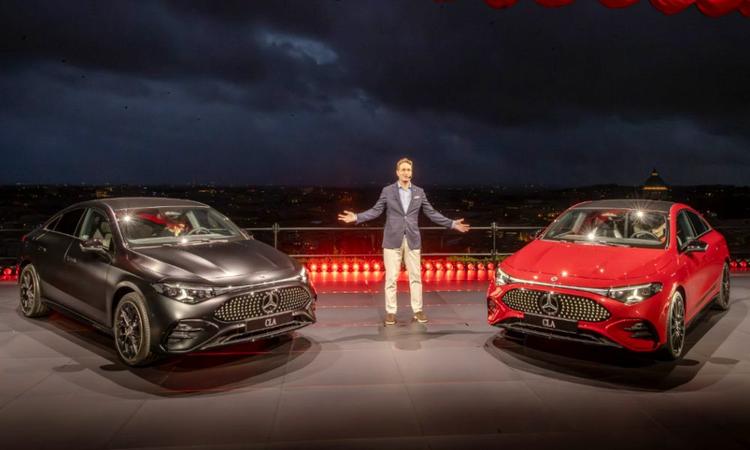 New Mercedes-Benz CLA India Debut Slated For Early 2026
नई पीढ़ी की मर्सिडीज-बेंज सीएलए को वैश्विक स्तर पर 13 मार्च को पेश किया गया और इसे फुल इलेक्ट्रिक मॉडल के साथ-साथ हाइब्रिड मॉडल में भी पेश किया जाएगा.