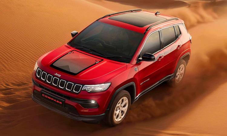 Jeep Compass Sandstorm Edition Launched At Rs 19.49 Lakh सैंडस्टॉर्म एडिशन को लोअर-स्पेक कंपस स्पोर्ट, लॉन्गीट्यूड और लॉन्गीट्यूड (O) पर अतिरिक्त रु.50,000 में किट के रूप में पेश किया जा रहा है.