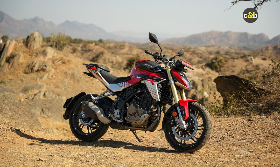 Hero MotoCorp To Launch New 150-350 cc Premium Motorcycles हीरो मोटोकॉर्प का कहना है कि 350 cc से कम इंजन वाली प्रीमियम मोटरसाइकिल कैटेगरी में मार्केट ट्रेंड्स और ग्रोथ का फ़ायदा उठाने के लिए वह हीरो और हार्ली डेविडसन, दोनों ब्रांड्स के तहत नए प्रोडक्ट्स लॉन्च करेगी.