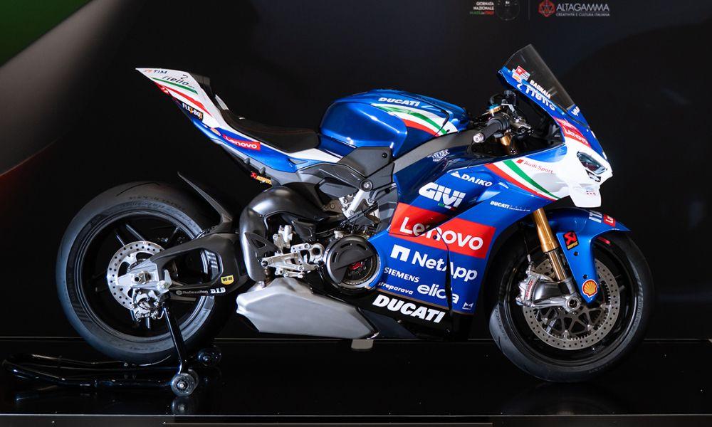 Ducati Panigale V4 Tricolore Italia Unveiled; Limited To Just 163 Units ट्राइकोलोर इटालिया में 2024 डेस्मोसेडिसी जीपी24 रेस बाइक से प्रेरित डिजाइन मिलती है, जिसने मुगेलो में इटालियन जीपी जीता था.