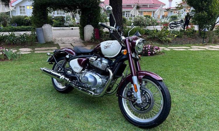 Royal Enfield Classic 650: Variants, Prices, Specifications And Features Detailed क्लासिक 650 रॉयल एनफील्ड लाइनअप में छठी मोटरसाइकिल है जो 650 ट्विन्स प्लेटफॉर्म पर आधारित है,