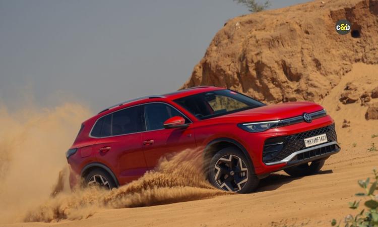 Volkswagen Tiguan R-Line Review: Function Takes Form नई पीढ़ी की टिगुआन भारत में एक्सक्लूसिव आर-लाइन वैरिएंट में आई है जो ड्राइविंग के अनुभव को बेहतर बनाने का वादा करती है. क्या यह कार वाकई कमाल की है? आइए जानें.