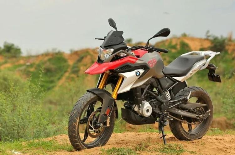 BMW G 310 R, G 310 GS Discontinued In India ये मोटरसाइकिलें टीवीएस और बीएमडब्ल्यू के बीच साझेदारी से उभरी थीं और भारत में लगभग सात वर्षों तक बिक्री पर रहीं.