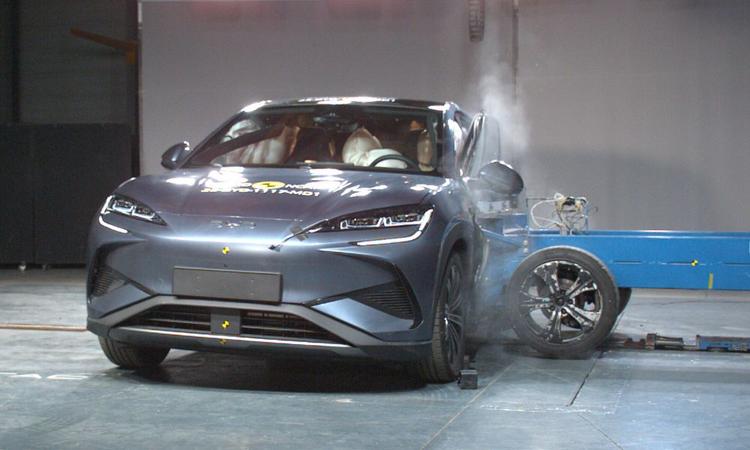 BYD Sealion 7 Bags 5-Star Rating In Euro NCAP Crash Tests  भारतीय बाजार में BYD की नई लॉन्च - सीलियन 7 - ने बड़ों और बच्चे की सुरक्षा में क्रमशः 87 प्रतिशत और 93 प्रतिशत स्कोर हासिल किया है.