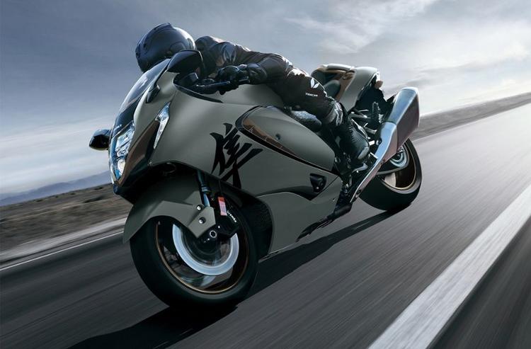 2025 Suzuki Hayabusa Unveiled अपडेट के साथ, मोटरसाइकिल में बदलाव में एक नया रंग विकल्प और अपडेटेड इलेक्ट्रॉनिक्स शामिल हैं.