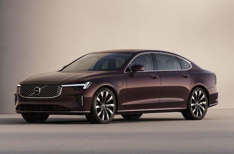 Volvo S90 Facelift Revealed; Gets Revamped Design, Larger Touchscreen 2016 में लॉन्च होने के बाद से S90 को यह दूसरा फेसलिफ्ट मिला है. कार के लिए ऑर्डर बुक सबसे पहले चीन में खुलेंगे.