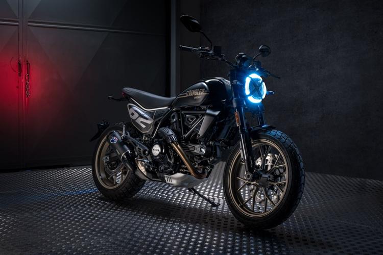 2025 Ducati Scrambler Full Throttle Launched At Rs. 12.60 Lakh 2025 स्क्रैम्बलर फुल थ्रॉटल में फ्लैट-ट्रैक प्रेरित डिजाइन तत्व और उन्नत तकनीक मिलती है.