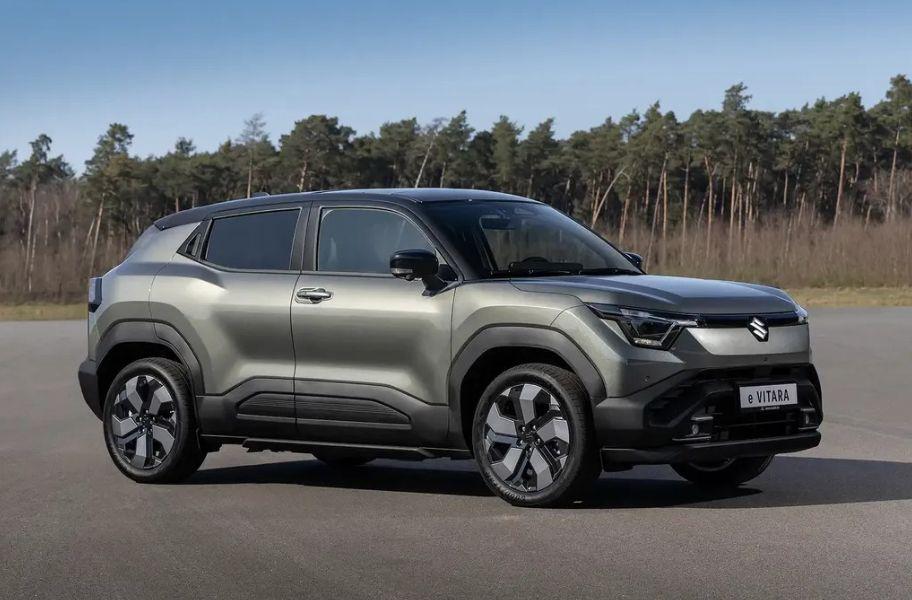Maruti Suzuki e Vitara India Launch On December 2
ई विटारा भारतीय बाजार के लिए मारुति का पहला इलेक्ट्रिक वाहन है, इस एसयूवी का निर्माण पहले से ही कंपनी के गुजरात स्थित प्लांट में किया जा रहा है.
