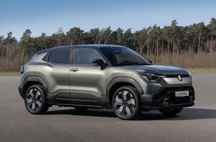 Maruti Suzuki e Vitara India Launch Delayed? Maiden E-SUV Likely To Arrive Only In H2 2025 अपने हालिया वित्तीय परिणामों की घोषणा में मारुति सुजुकी ने संकेत दिया कि ऑल-इलेक्ट्रिक विटारा एसयूवी घरेलू बाजार में सितंबर तक उपलब्ध हो सकती है.