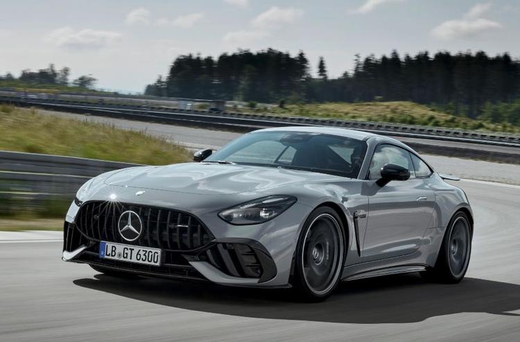 Mercedes-AMG GT 63, GT 63 Pro India Launch On June 27 SL55 के समान प्लेटफॉर्म पर आधारित, दोनों मॉडल मर्सिडीज-एएमजी के 4.0-लीटर V8 इंजन के साथ आती हैं.