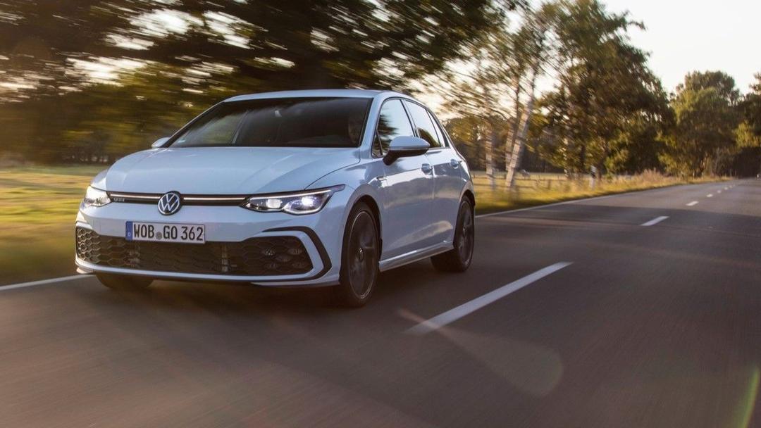नई फोक्सवैगन गोल्फ GTI 26 मई को होगी लॉन्च नई फोक्सवैगन गोल्फ GTI 26 मई को होगी लॉन्च