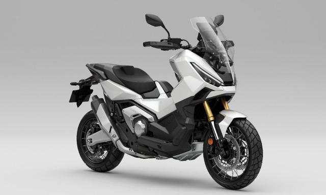 होंडा एक्स-ADV 750 भारत में हुई लॉन्च, कीमत रु.11.90 लाख  एक्स-ADV 750 एक एडवेंचर-केंद्रित मैक्सी-स्कूटर है, जिसमें 745 सीसी पैरेलल-ट्विन इंजन है, जो इसे भारत में बिकने वाला सबसे शक्तिशाली पेट्रोल-चालित स्कूटर बनाता है.