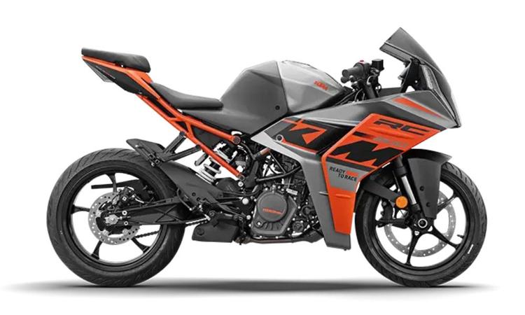 2025 KTM RC 200 New Colour Option Launched नीले और काले रंग के अलावा, KTM अब RC 200 को मेटैलिक ग्रे के आकर्षक मल्टी-टोन शेड में भी पेश कर रही है.