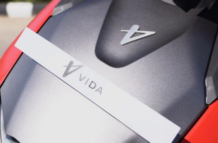 Hero Vida VX2 Electric Scooter India Launch On July 1 VX2 के बारे में कोई आधिकारिक जानकारी नहीं है, हालांकि, हम अनुमान लगाते हैं कि यह या तो विडा Z का री-बैज हो सकता है या V2 लाइनअप का विस्तार हो सकता है.