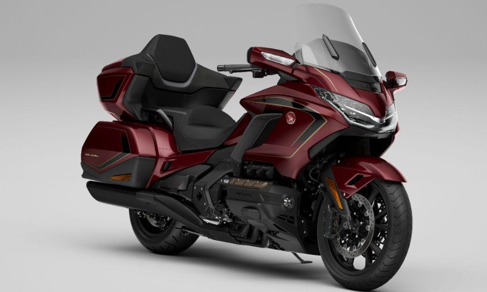 Honda Gold Wing 50th Anniversary Edition Launched At Rs 39.90 Lakh इस वैरिएंट को वैश्विक स्तर पर फरवरी में पेश किया गया था और यह टूरर के निर्माण के 50वें वर्ष का जश्न मनाता है.