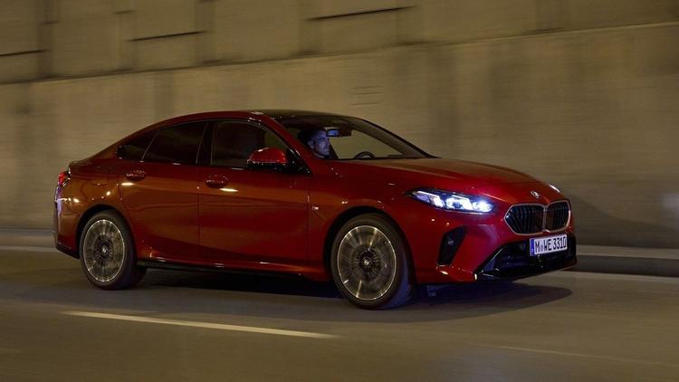 BMW 2 Series Gran Coupe Facelift India Launch Set For End-June बवेरियन कार निर्माता की इस एंट्री-लेवल सेडान को पिछले साल अक्टूबर में मिड-लाइफ अपडेट मिला था. इस अपडेट के साथ ही इसमें नया डिज़ाइन और नए फीचर्स भी शामिल किए गए हैं.