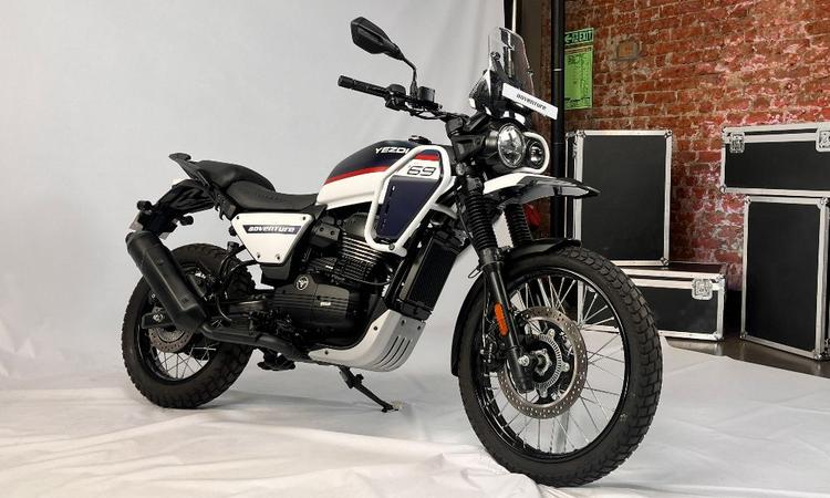 2025 Yezdi Adventure Launched At Rs 2.15 Lakh: Gains Traction Control, New Lighting 2025 के लिए, येज़्दी एडवेंचर में बदली हुई स्टाइलिंग के साथ-साथ चार मैट और दो ग्लॉस रंग भी शामिल है.