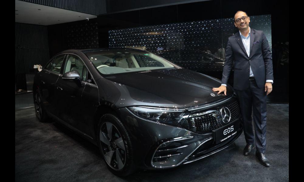 Mercedes-Benz EQS 580 Celebration Edition Launched At Rs 1.30 Crore 50 यूनिट्स तक सीमित सेलिब्रेशन एडिशन में पीछे की सीट पर आराम के लिए अतिरिक्त मानक फीचर्स शामिल किये गए हैं.