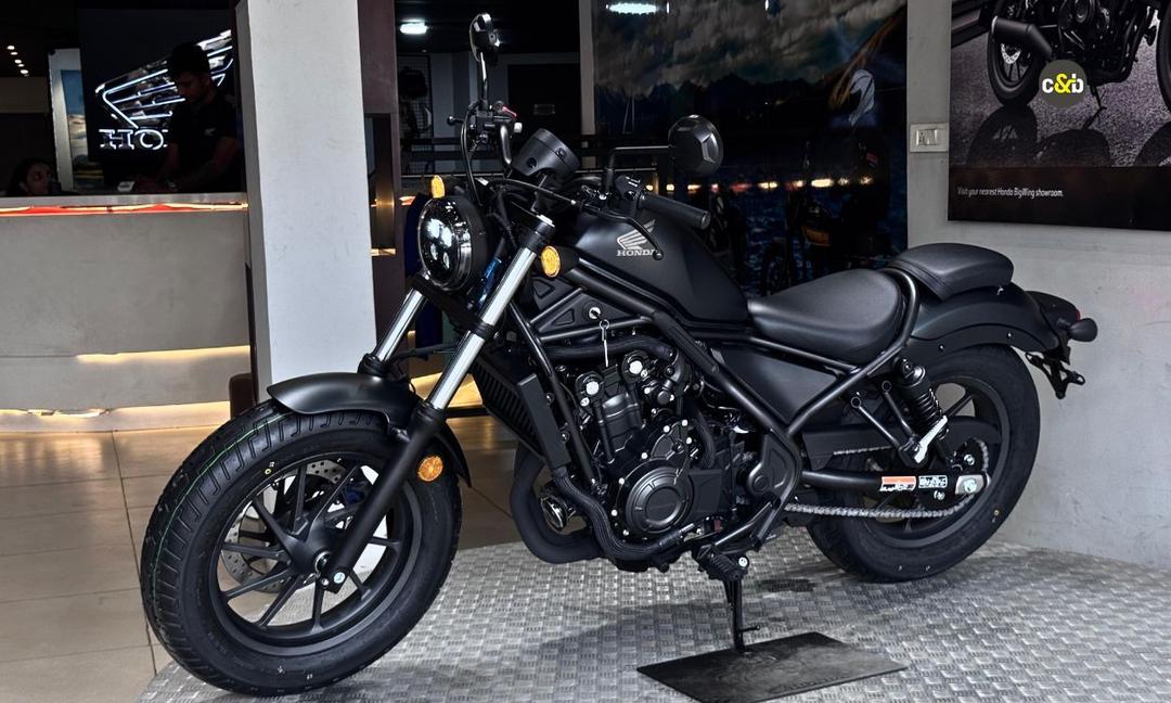 Made-In-India Honda Rebel 500 Set To Wear Sub-Rs 4 Lakh Price Tag रीजनल बिगविंग डीलर की वेबसाइट्स पर रीबेल 500 की कीमत गलत तरीके से रु.5.50 लाख बताई गई थी, लेकिन लोकल लेवल पर बने मॉडल को इस कीमत पर लॉन्च नहीं किया जाएगा.
