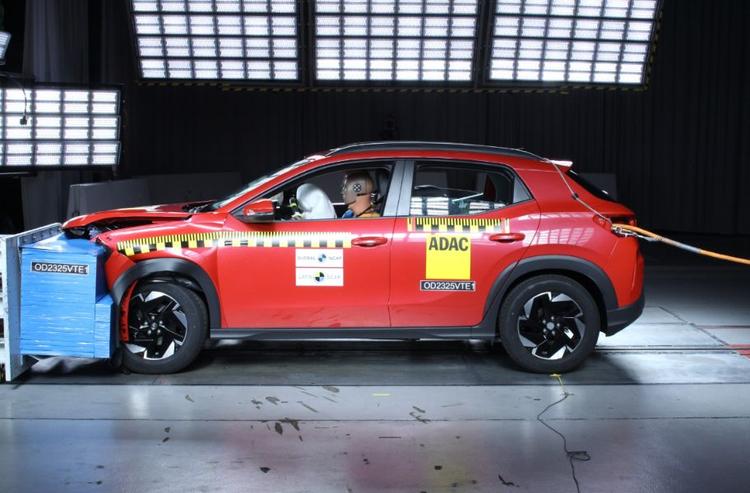 Volkswagen Tera SUV Bags Five Stars In Latin NCAP Crash Tests एसयूवी को एडल्ट यात्री सुरक्षा के लिए 89.88 प्रतिशत और बच्चों की सुरक्षा के लिए 87.25 प्रतिशत अंक मिले.
