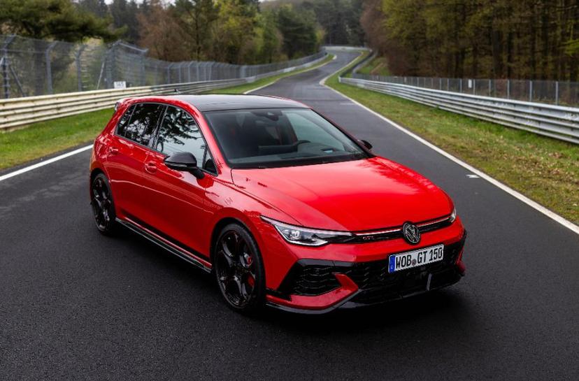फोक्सवैगन गोल्फ GTI एडिशन 50 के फीचर्स का खुलासा हुआ फोक्सवैगन गोल्फ GTI एडिशन 50 के फीचर्स का खुलासा हुआ