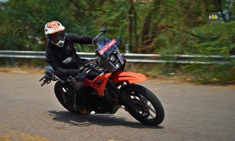KTM 390 Adventure X To Get Riding Modes, Cruise Control केटीएम 390 एडवेंचर X में सभी इलेक्ट्रॉनिक राइडर सहायताएं मिलेंगी, जिसमें मानक 390 एडवेंचर पर उपलब्ध IMU-संचालित कॉर्नरिंग एबीएस और ट्रैक्शन कंट्रोल शामिल हैं.
