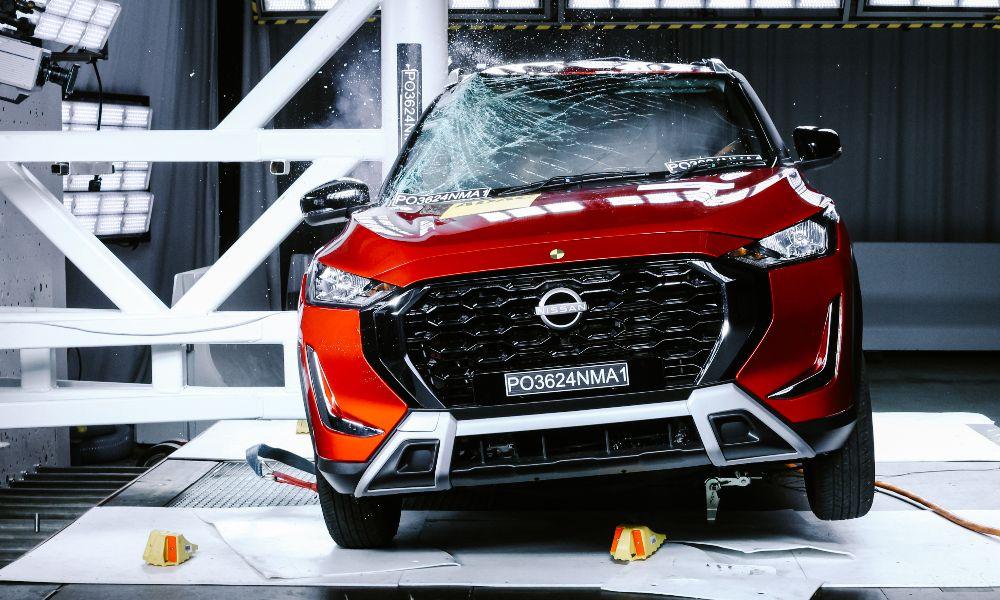 Nissan Magnite Facelift Secures Five Stars In Second Round Of Global NCAP Crash Tests सुरक्षा निगरानी संस्था के अनुसार, फेसलिफ्टेड मैग्नाइट ने शुरुआत में क्रैश टेस्ट में 4 स्टार की सुरक्षा रेटिंग हासिल की थी, लेकिन निसान ने 'बेहतर' उदाहरण के साथ दूसरी टैस्टिंग का अनुरोध किया.