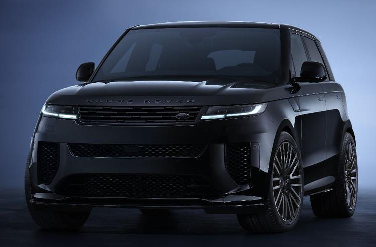 Range Rover Sport SV Black Edition Unveiled रेंज रोवर स्पोर्ट एसवी ब्लैक एडिशन, जैसा कि इसके नाम से पता चलता है, इसमें अंदर से बाहर तक पूरी तरह से ब्लैक थीम है.