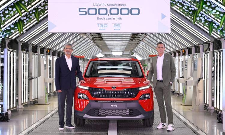Skoda Auto India Crosses 5 Lakh Units Production Milestone कार निर्माता ने 2001 में स्कोडा ऑक्टेविया के साथ भारत में कारों को बनाने का कार्य शुरू किया था.