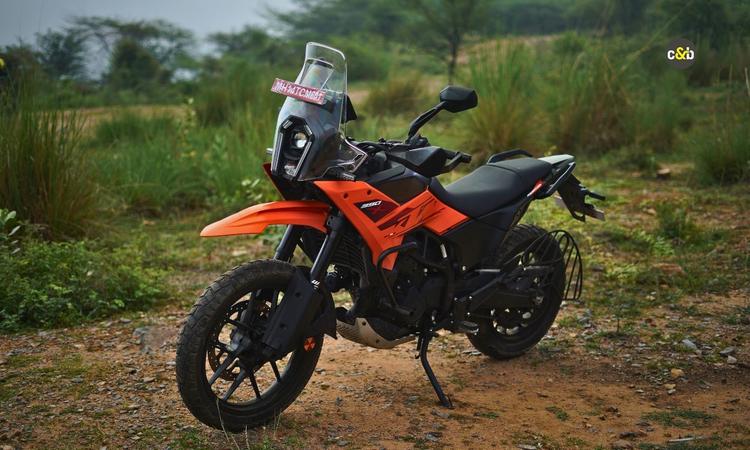Exclusive: KTM 390 Adventure X Prices Revealed जानकार सूत्रों के अनुसार, अपडेटेड केटीएम 390 एडवेंचर एक्स की कीमत रु.3,03,126 (एक्स-शोरूम) होगी.