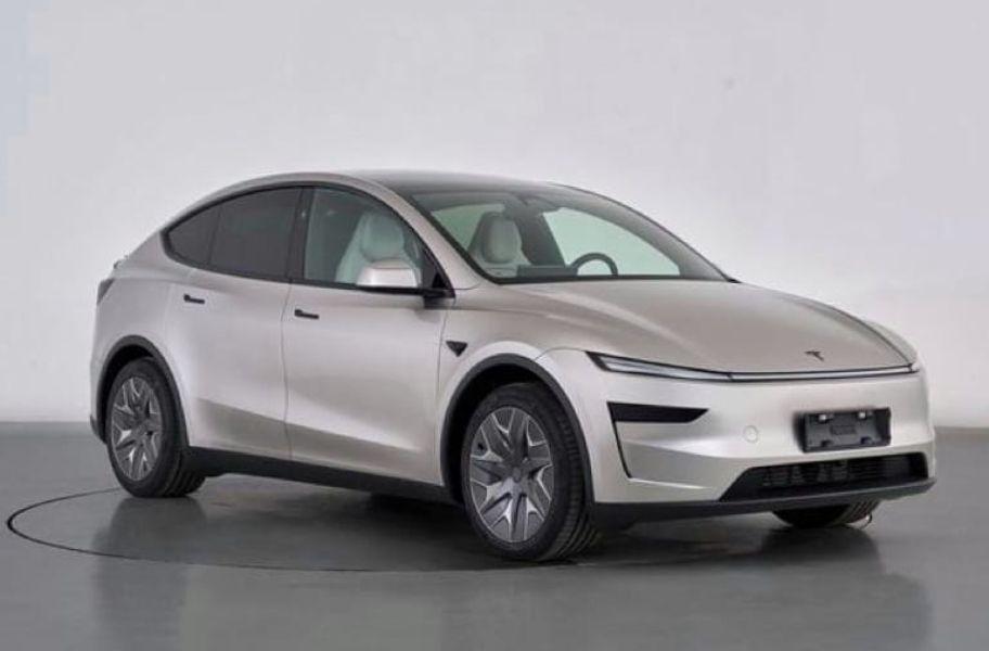 Tesla Model Y Long-Wheelbase Details Leaked Ahead Of Debut मॉडल Y L, तीन-रो, 6 सीट में पेश किया जाएगा और इसमें अधिक शक्तिशाली इलेक्ट्रिक मोटर्स की एक जोड़ी भी होगी.