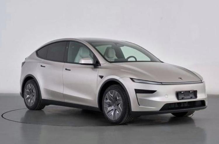 Tesla Model Y Long-Wheelbase Details Leaked Ahead Of Debut मॉडल Y L, तीन-रो, 6 सीट में पेश किया जाएगा और इसमें अधिक शक्तिशाली इलेक्ट्रिक मोटर्स की एक जोड़ी भी होगी.