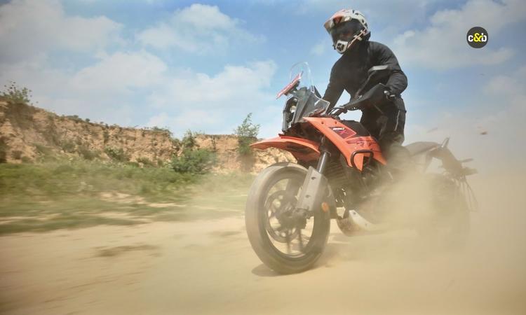 KTM To Host First Adventure Rally In India In Feb 2026 केटीएम 390 एडवेंचर R की बुकिंग बहुत जल्द शुरू होने की उम्मीद है, और डिलेवरी जनवरी 2026 में शुरू होगी.